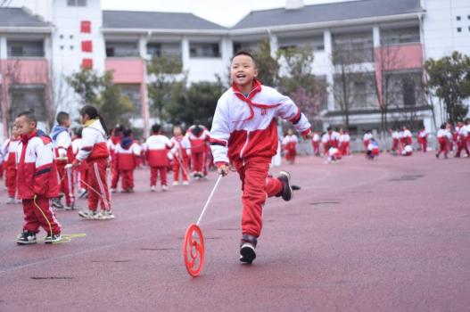 代表委員熱議青少年運(yùn)動(dòng)鍛煉 讓孩子們盡情“動(dòng)起來(lái)”