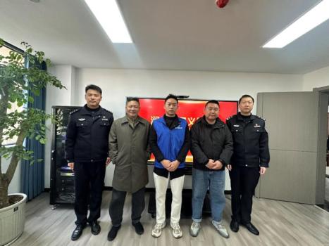 电动车起火 邻居齐上阵接力灭火 英勇扑救获表彰