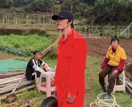 周杰伦在周杰伦模仿大赛没得第一 网友：周杰伦不会变老，只会变多