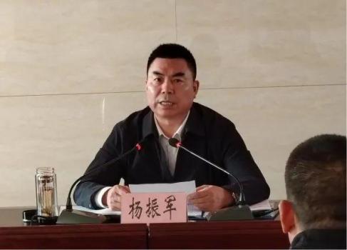 落马官员收受烟酒 高价倒卖给单位 违规行为曝光