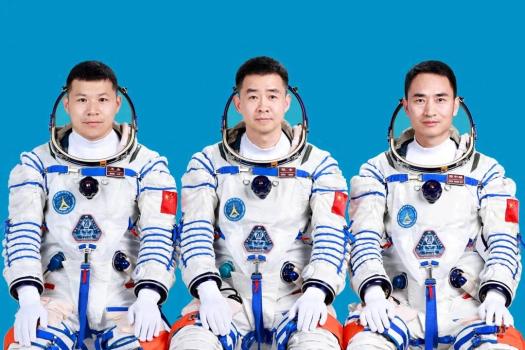 神二十航天员乘组状态良好 三名航天员整装待发