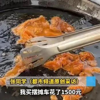 00后女生用胖东来油摆摊月入1万多！