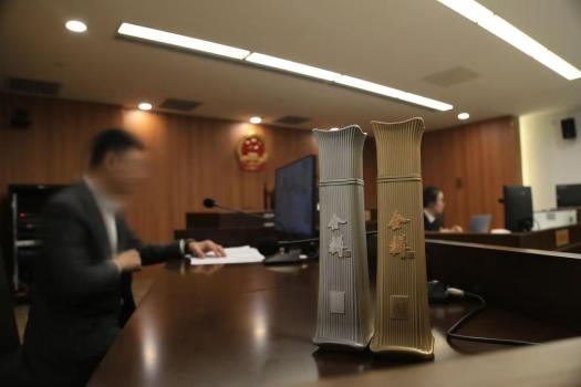 酒瓶仿照“中国尊” 公司被判侵权 赔偿45万元并消除影响