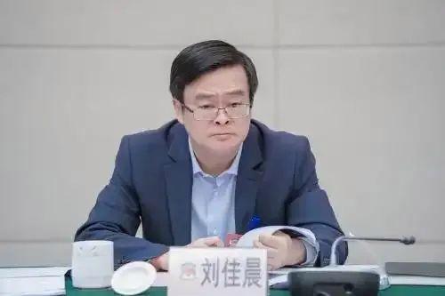 昆明原市长刘佳晨被免职 涉嫌严重违纪违法接受调查