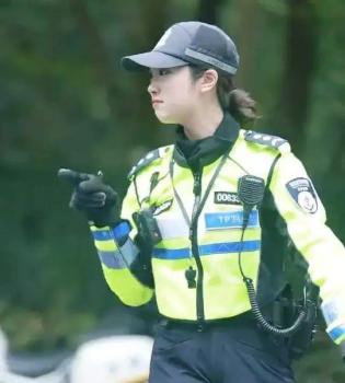 深圳"兔子警官"爆火出圈了 温柔执法获赞