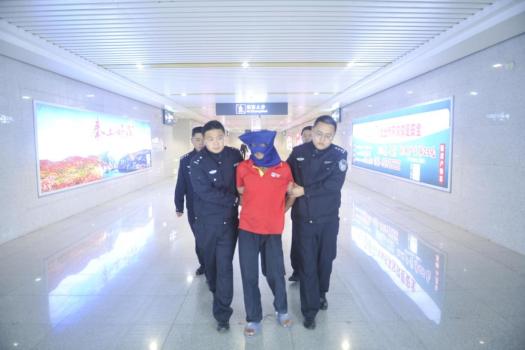 重庆警方破获一起24年前命案积案 坚持不懈终擒凶