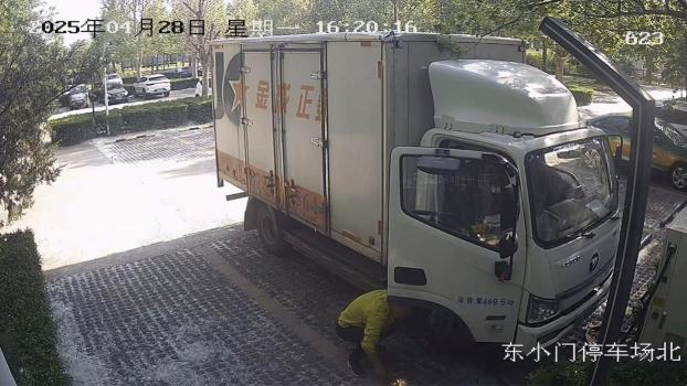 男子抽煙點燃楊柳絮被拘10天 過失引發(fā)火災(zāi)