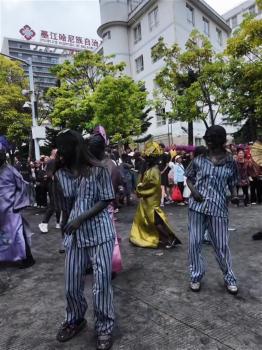 五一旅游遇到云南抹黑節(jié)有多“滇” 體驗(yàn)哈尼族特色狂歡