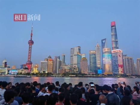 五一假期全球的人都來上海了 外灘夜景人潮涌動