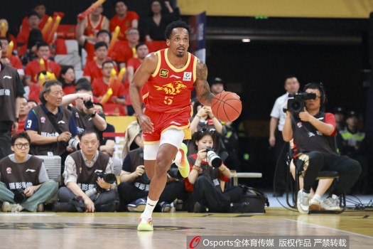 小巴里·布朗出戰(zhàn)26分鐘砍22分 高效表現(xiàn)助廣廈大勝
