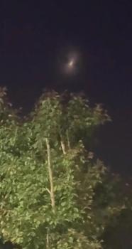 新疆多地出現(xiàn)的發(fā)光不明飛行物是啥 夜空奇觀引熱議
