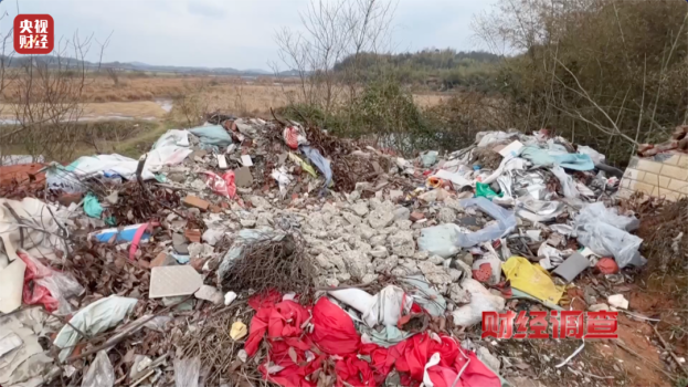 永久基本農(nóng)田淪為垃圾堆場 覆土整改實為“表面功夫”