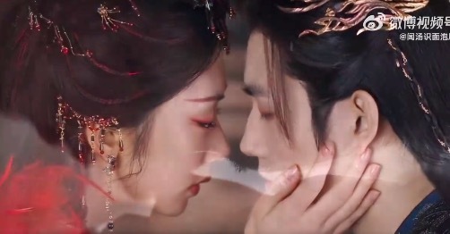 誰家劇還沒播男女主翻面吻戲先端上來了,！