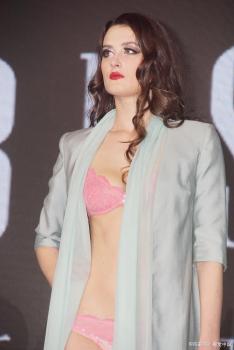 卡琳娜婆婆現(xiàn)身浪姐成團(tuán)夜 親情加分項(xiàng)引發(fā)熱議