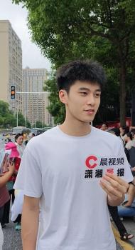 男生被浙大錄取仍選擇體驗(yàn)高考 為青春不留遺憾