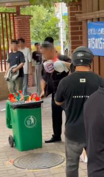 一高校職工扔學(xué)生外賣引熱議 校方致歉并賠償