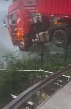 官方通報廈蓉高速大橋垮塌 初步核實無人員傷亡