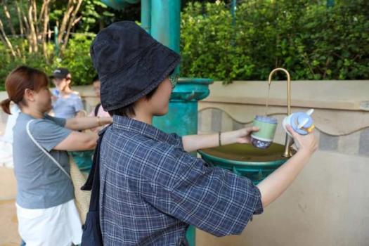 上海迪士尼啟用最新防暑降溫措施 清涼一夏樂游園