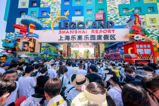 上海樂高樂園熱門項目排隊超90分鐘 游客熱情高漲