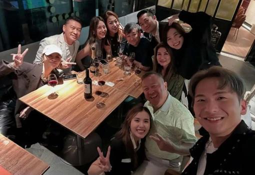 曾志偉和女星合影姿勢不雅引爭議 合影風(fēng)波再起