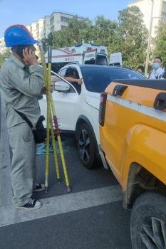 公交車司機(jī)鐵棍破窗救出癲癇司機(jī) 緊急救援化險為夷