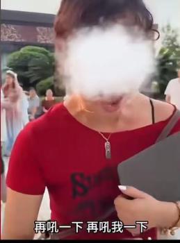 你怎么看洪崖洞女子強拉游客拍照 事件引發(fā)網(wǎng)絡(luò)熱議