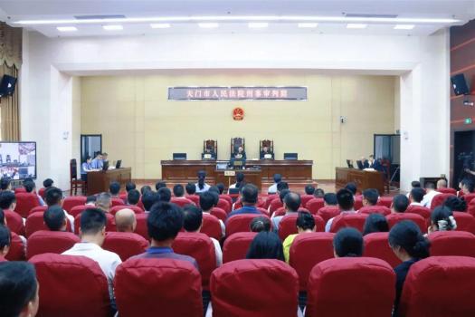 湖北天門市長帶班子成員聽貪官懺悔 現(xiàn)場警示教育