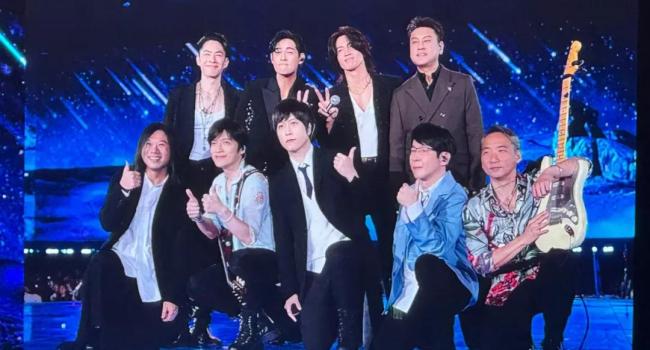 F4五月天演唱會(huì)合唱流星雨 青春回憶殺