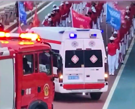 派出所回應(yīng)暴走團(tuán)占道逼停救護(hù)車 素養(yǎng)問題引關(guān)注