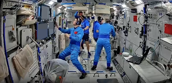 首次！六位航天员一同在轨工作忙，神二十乘组已在轨超200天