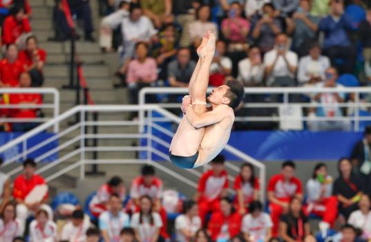 曹缘全运会男子10米跳台摘银 老将风采依旧