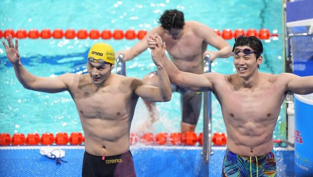 徐嘉余夺全运会男子100米仰泳金牌 浙江队闪耀赛场