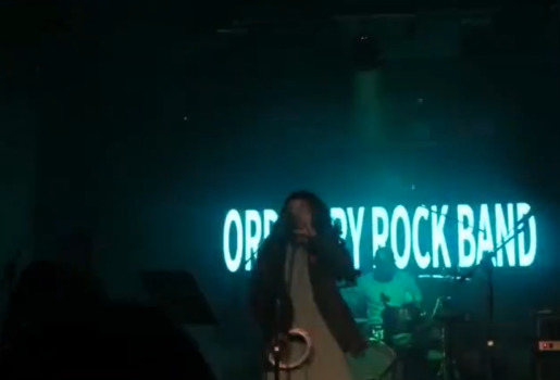 摇滚歌手阿珍因电动座椅架挤压身亡 意外事故夺走生命