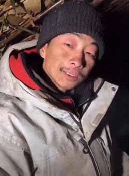 张家界荒野求生选手误食毒草中毒脸肿成猪头 幸未吞咽避免严重后果