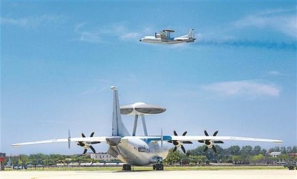 我军特种机在远海空域突遇险情：外机最近不足100米，勇者无惧完成任务