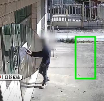 快递被放门把手致男子被锁家里 当事人：“又气又好笑！”