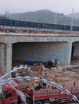 塌方事故致5人遇难 有4人来自同一个村 家属悲痛赶赴现场