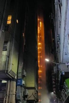 當?shù)貞被貞钲诔侵写甯邩瞧鸹?煙囪著火無人員傷亡