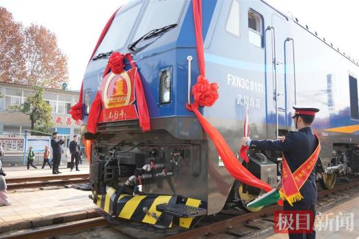 复兴号机车上线 武铁迎来智能新动力