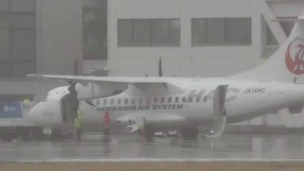 日本一客机单发失效 紧急降落 26人平安无恙