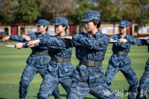 高考604分的她就读高职 追梦电子对抗专业兵