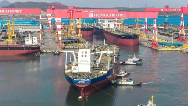 恒力重工四艘巨轮同日出坞意味什么 全球造船新纪录诞生