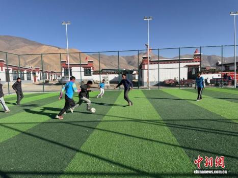 西藏定日震后一周年回访 新居迎新生