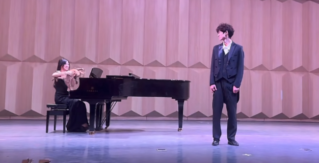 音乐期末考试现场突现猫考生 当事人：它是音乐厅的常客