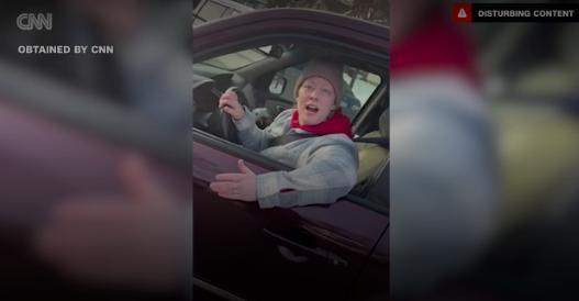 女子遭ICE特工枪击前曾说不生你的气 视频揭露最后对峙