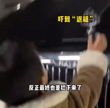 两岁萌娃见车标就掰直奔迈巴赫 妈妈的钱包跟着车标一紧