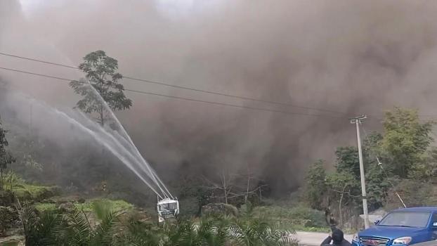 采砂场爆破村民称家里板凳上都是灰 灰尘困扰多年求解决