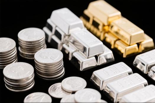 白银首破100美元大关 刷新历史纪录