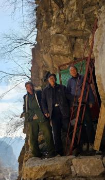 81岁“愚公”11年自费造出万步天梯 传承北岳文化