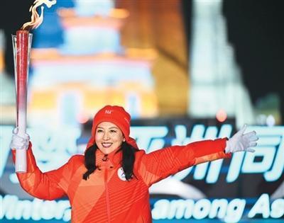 武大靖现场观看冬奥开幕式 为冰雪健儿加油助威